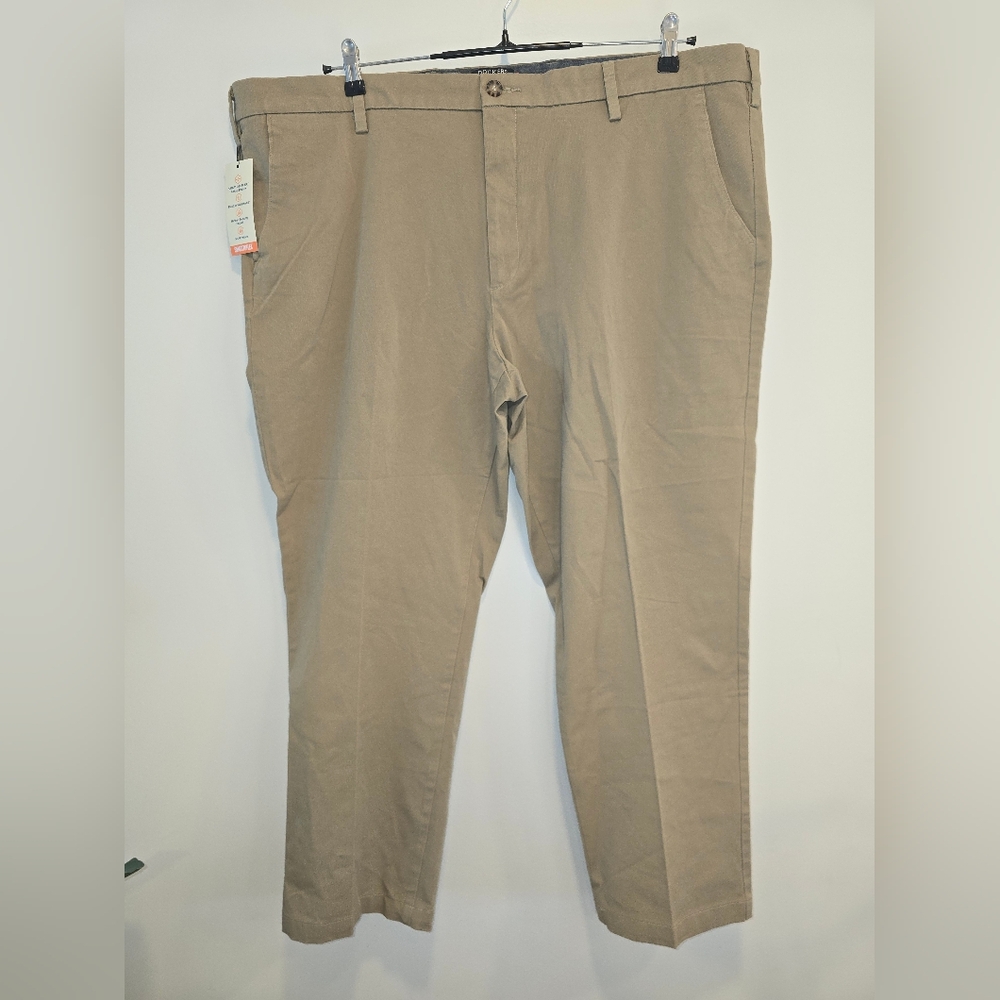 Dockers Men's Workday Khaki Pants Size 46x30 Nwt